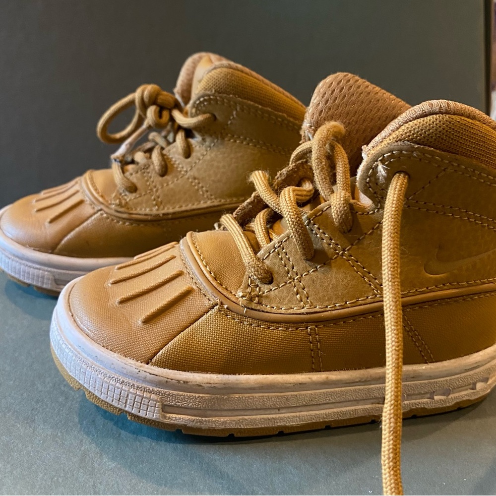 Nike baby high top sneakers US6C